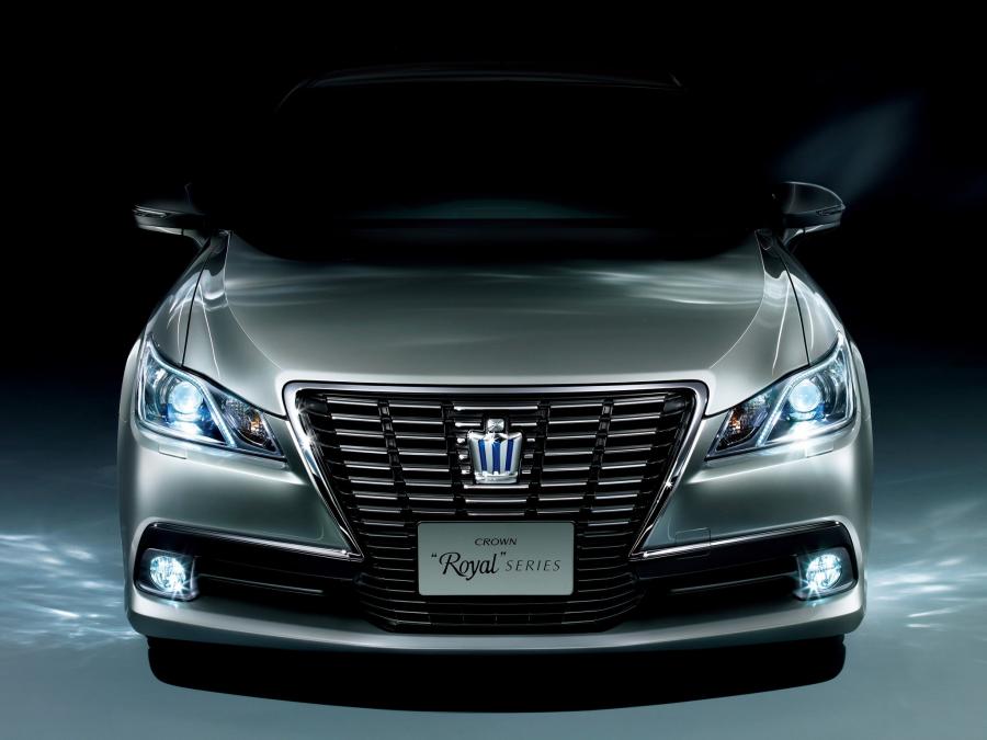  Toyota Crown Hybrid Royal Saloon (S210) 2012 года  (фото 4 из 14)